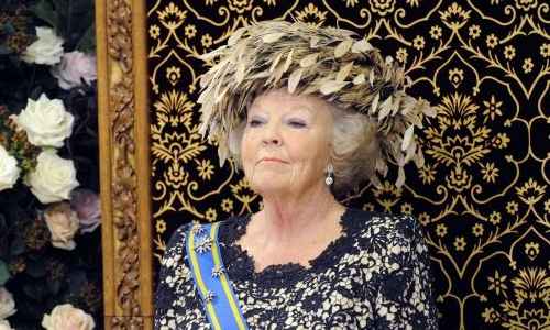 Beatrix vai abdicar ao trono após 33 anos de serviço à Holanda