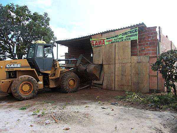 Edificações irregulares vieram abaixo, no Núcleo Rural Café Som Troco, no Paranoá