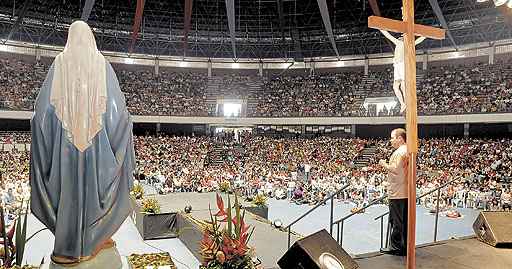 No ano passado, cerca de 30 mil pessoas compareceram ao evento católico no Ginásio Nilson Nelson