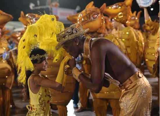 Escola homenageou a sambista Beth Carvalho