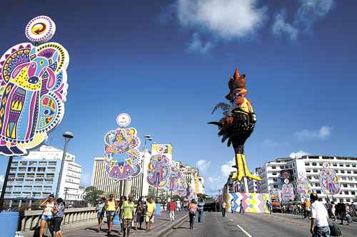 Organizadores da festa esperam 2,3 milhões de pessoas para manter o recorde de maior bloco de rua do mundo