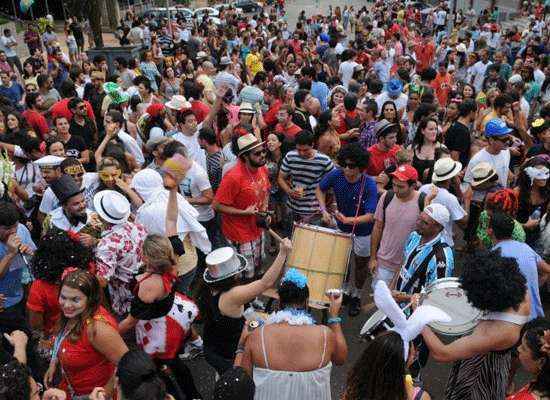 Bloco de carnaval Banda Peleja, nas entrequadras 201/202 Norte