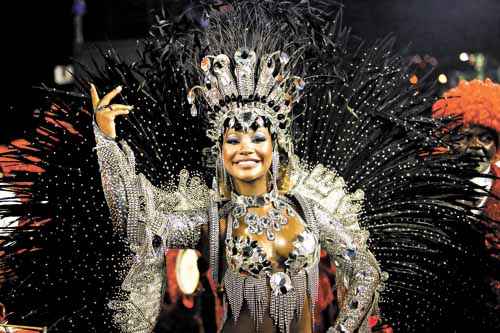 Luana Bandeira foi uma das apostas da tradicional Estácio de Sá para voltar ao grupo de elite do samba carioca. Esta noite, começam os desfiles das agremiações mais famosas