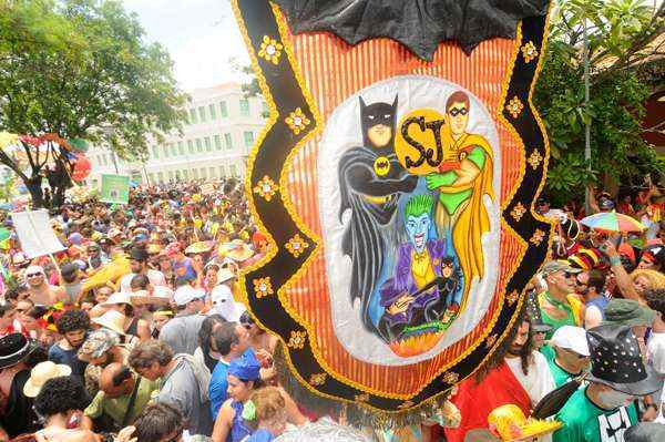 Pela 18ª vez os super-heróis se juntam no Alto da Sé, em Olinda, com a missão de brincar o carnaval com a mesma alegria de sempre.