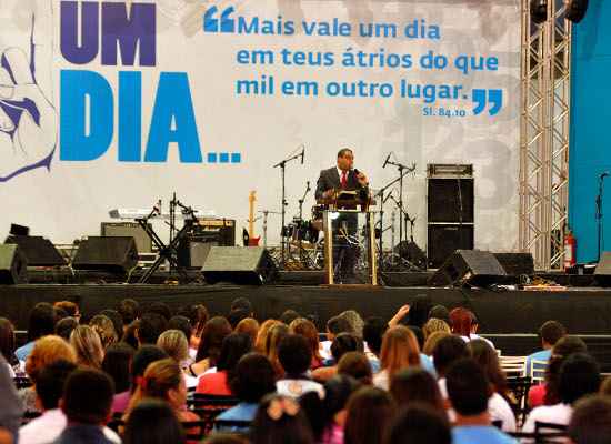 Congresso de Mocidade Evangélica no Ginásio Coberto de Sobradinho