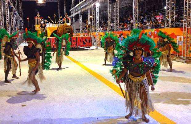 A Mocidade do Valparaíso homenageou os índios no primeiro dia de desfiles do Grupo de Acesso