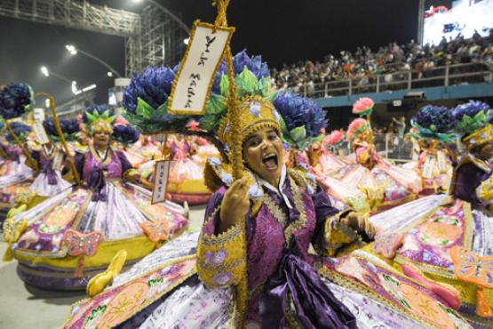 A Unidos de Vila Maria homenageou os 50 anos da colônia coreana no Brasil. Com visual característico, a agremiação teve cinco alegorias, 26 alas e cerca de 4 mil componentes