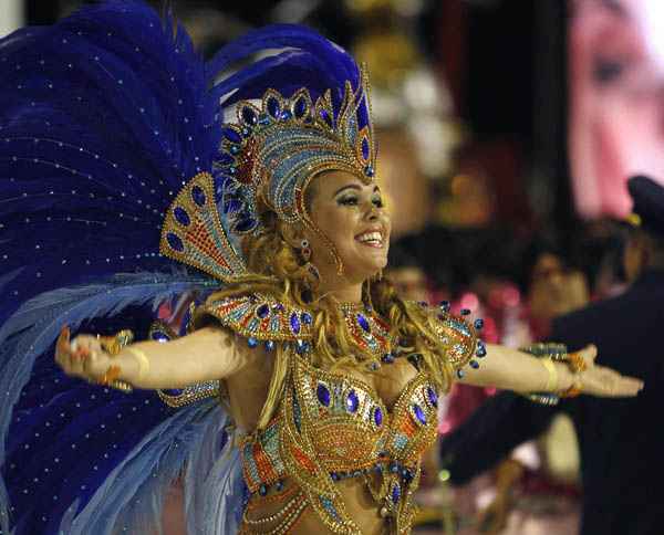 Bruna Almeida, rainha de bateria da São Clemente