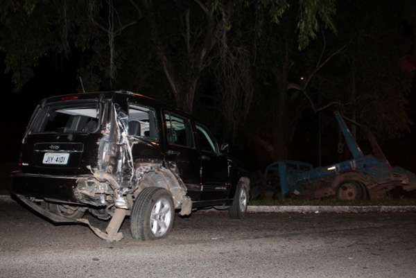 Os dois passageiros do Jeep Cherokee não ficaram feridos