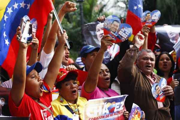 O presidente venezuelano, Hugo Chávez, chegou esta segunda-feira (18/2) aos quatro milhões de seguidores em sua conta na rede social Twitter