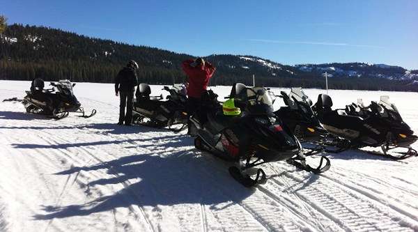 O aluguel do equipamento não é barato, custa em média US$ 140 (R$ 280) para um passeio de duas horas por uma longa área coberta pela neve em meio a uma bonita paisagem