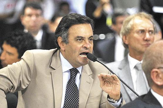 Aécio optou por antecipar em uma semana o discurso com as críticas ao governo petista: contraponto