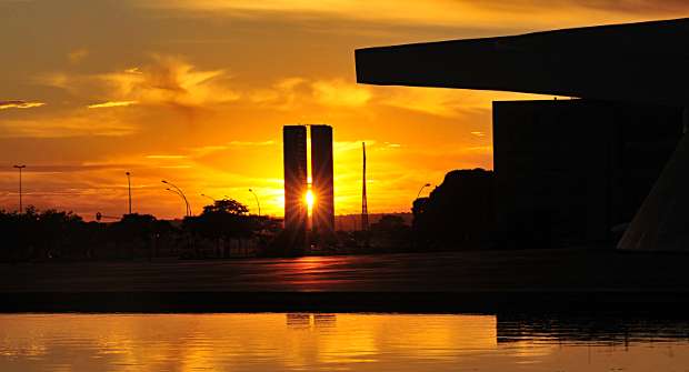 Manhã de sol e calor na Capital Federal