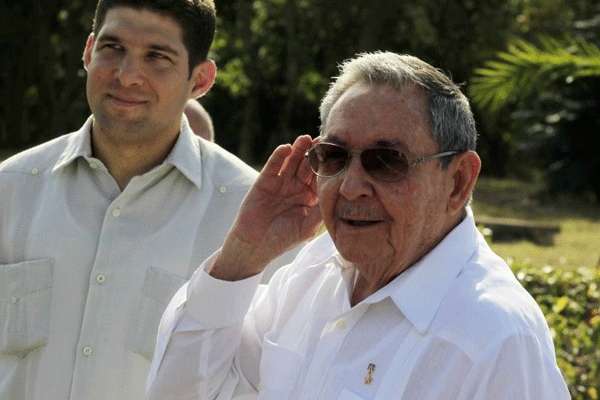 Raúl Castro segue para seu último mandato de cinco anos