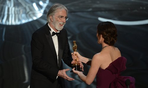 Michael Haneke com o prêmio de Melhor filme estrangeiro