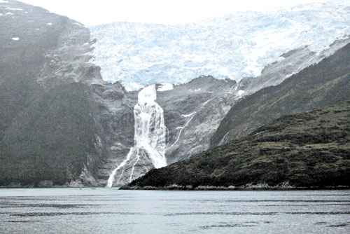 Canal chileno na Patagônia: a neve azulada dos glaciares são o grande atrativo