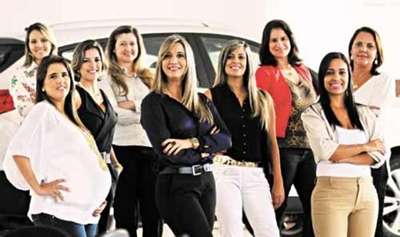 Aproximadamente um terço dos gerentes de uma rede de concessionárias em Brasília é de mulheres. Da esquerda para a direita: Joyce, Edilaine, Ana Caroline, Cássia, Cristiane, Vanessa, Larissa, Suelen e Lílian