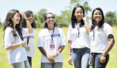 Noemi Vieira, Rayanne de Souza Matos, Jaqueline Carvalho, Yzamara Alves Pereira e Graziele Silva: selecionadas pelo bom desempenho em exatas