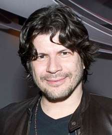 Di Ferrero, vocalista da banda NX Zero, e Rick Bonadio, produtor responsável por alguns discos da banda santista foram alguns dos artistas a se pronunciarem sobre o acontecido