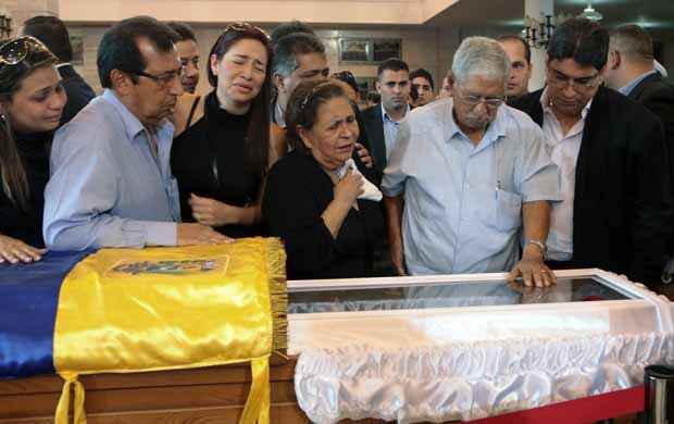 Pais do falecido presidente Hugo Chávez, Elena Frías e Hugo de los Reyes Chávez (C)