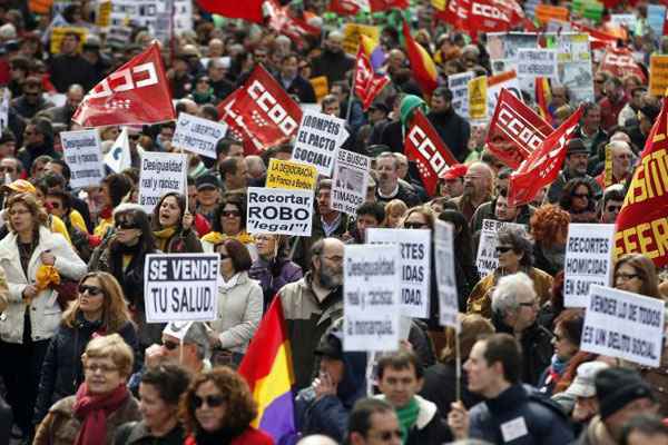 Manifestantes tomam as ruas de Madri, em protesto contra medidas de austeridade