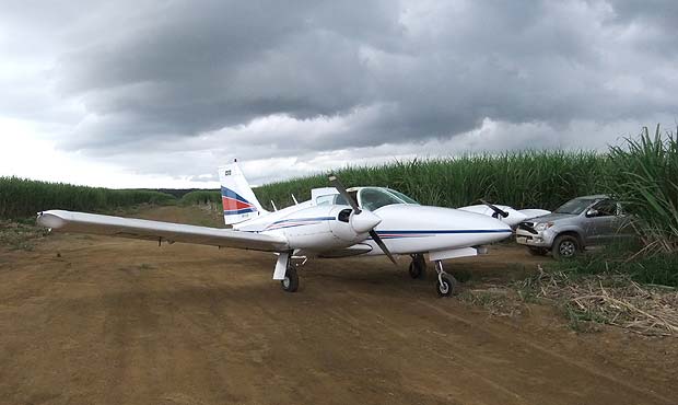 Droga estava em avião, no Triângulo Mineiro. Produto é avaliado em R$4 milhões