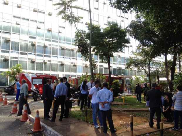 Um rapaz teria acionado o Corpo de bombeiros dizendo que colocou o artefato no local, em resposta a demissão recente