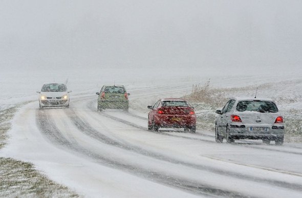 A neve continuará caindo durante todo o dia sobre a região de Paris, produzindo camadas de até 12 centímetros