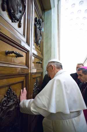 Em reunião com cardeais, Francisco pediu aos líderes da Igreja Católica nunca ceder ao desânimo e amargura