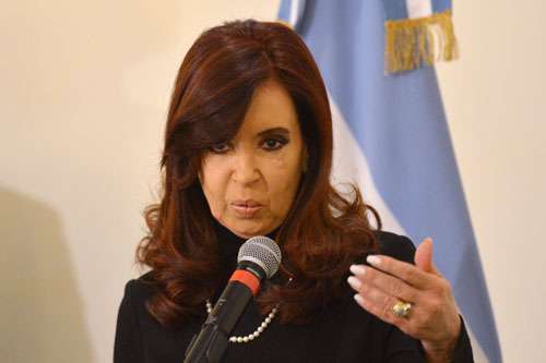 Durante conferência em Roma, Cristina Kirchner, pede intervenção de papa Francisco no conflito com as Ilhas Malvinas