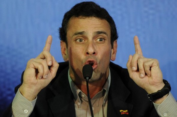 Capriles, que perdeu para Chávez as presidenciais de outubro passado por 11 pontos, já tinha dito durante a campanha para estas eleições que seria preciso revisar os convênios mediante os quais a Venezuela vende petróleo a vários países a preços preferenciais