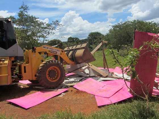 Quatro construções foram removidas, junto com 2.850 metros lineares de cerca em três pontos de São Sebastião