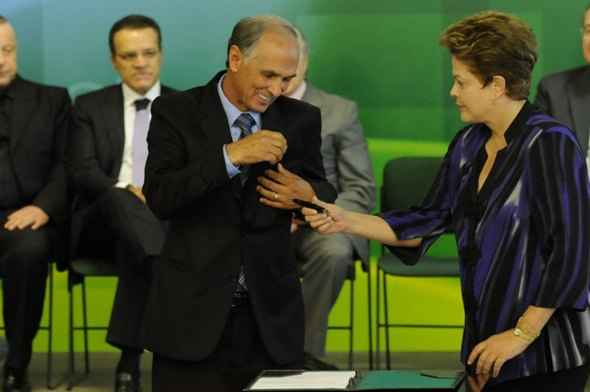 A presidente Dilma Rousseff, assina posse de Antônio Andrade, como ministro da Agricultura, Pecuária e Abastecimento