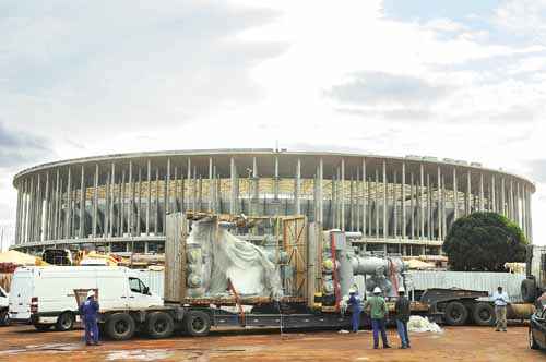 Maquinário foi importado da Coreia do Sul e vai compor a nova subestação da Companhia Energética de Brasília, localizada ao lado do estádio: o equipamento contém moderno sistema, já adotado em países da Europa