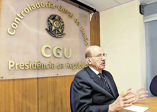 Em dezembro, Hage decidiu pela demissão de um professor da UFRJ que contratou a própria empresa