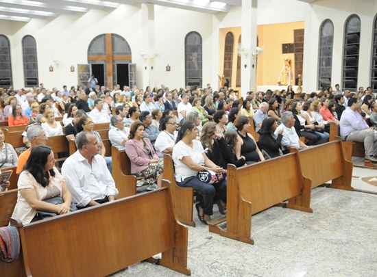 Missa de 7º dia da professora morta no Parque da Cidade reúne familiares, amigos e crianças da escola onde Christiane lecionava