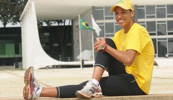 A maratonista Lucélia Peres dá dicas para quem vai correr a maratona: última semana deve ser mais light