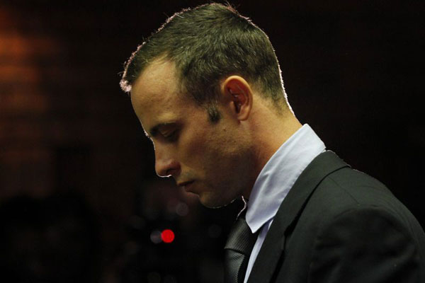 Oscar Pistorius, em tribunal, após ser acusado de matar a namorada