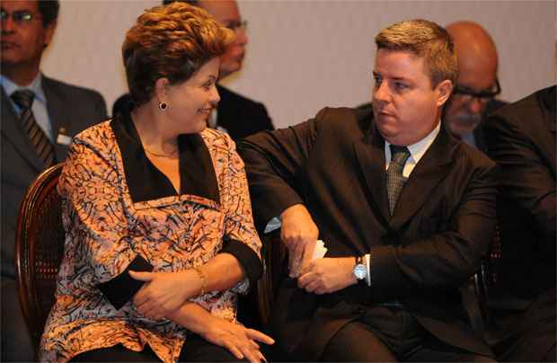 Acompanhada do governador Antonio Anastasia e ministros, Dilma discursou para líderes empresariais na manhã desta terça-feira