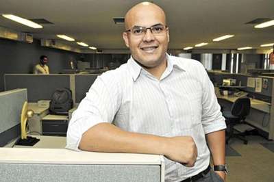 O gerente de Contas Fabiano Silveira controla a postura para transmitir responsabilidade e segurança