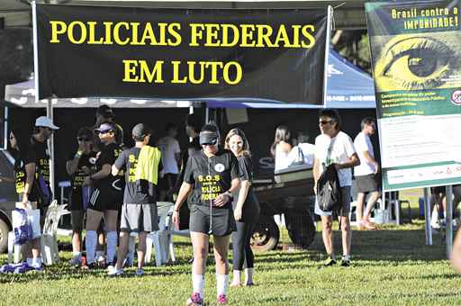 Policiais federais em campanha salarial no ano passado: servidores criam fundo para financiar possível greve