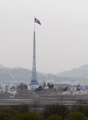 Torre norte-coreana que fica próxima a divisa com a Coreia do Sul