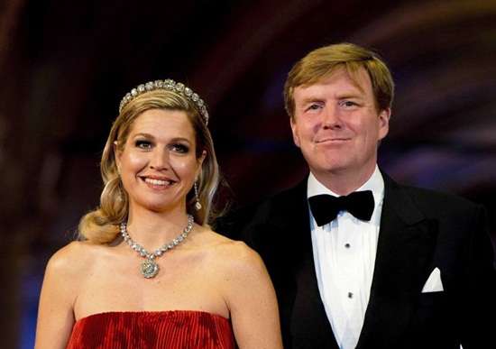 A cerimônia oficial de entronização de Willem-Alexander acontecerá na medieval Nieuwe Kerk (Igreja Nova), repleta de flores, como corresponde na Holanda, onde são símbolo nacional