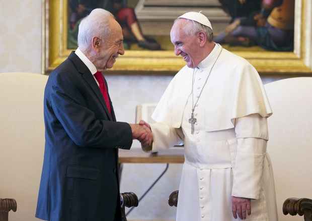 Francisco e o presidente israelense, Shimon Peres, durante reunião no Vaticano. Peres convidou o papa a para visitar Israel