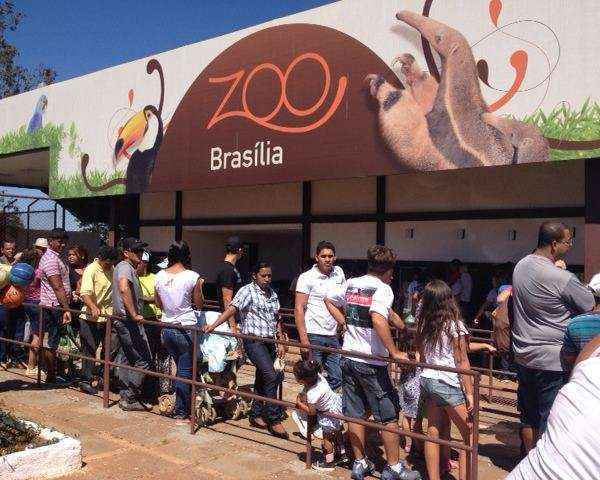 Muitos aproveitam o feriado para curtir o dia no Zoológico de Brasília