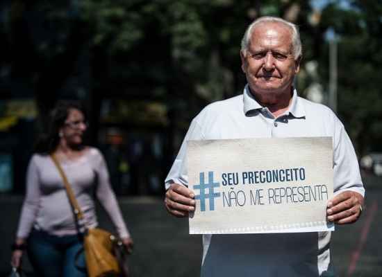 O Instituto Lado a Lado pela Vida chama a atenção da população sobre a importância do exame preventivo do câncer de próstata. Na foto, Sebastião Venturelli, participante da campanha