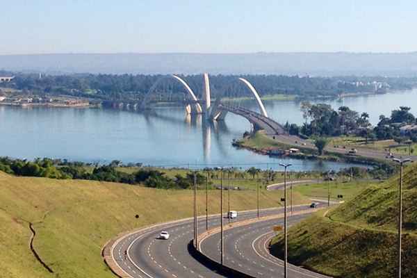 A umidade relativa do ar deve variar entre 85% e 30%.