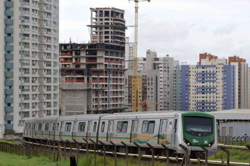 Trens circulam a 20 km/h entre as estações Centro Metropolitano e Onoyama. Mais cedo, uma falha nas portas de um trem que saia do terminal Ceilândia também atrasou os veículos