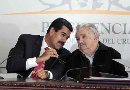 Maduro e Mujica defendem volta do Paraguai ao Mercosul