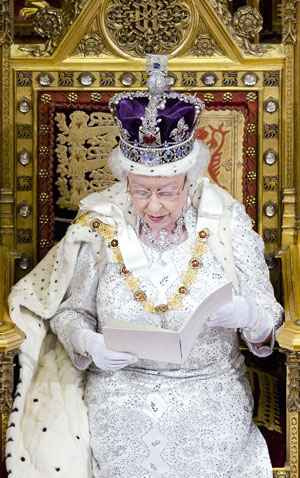 Durante o chamado Discurso do Trono, Elizabeth II falou que o governo britânico garantirá a segurança dos dois territórios reivindicados pela Argentina e Espanha